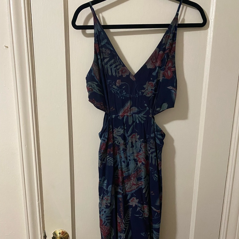 Lulus - midi, cut-out, floral dress!